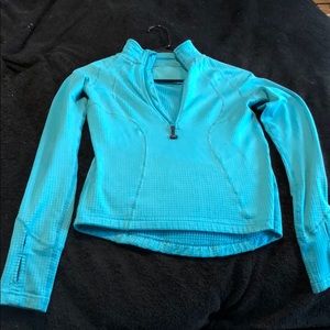 Fitted blue pull over